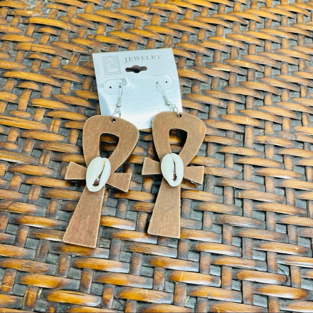 New Brown Wood shape Black Ankhs earrings